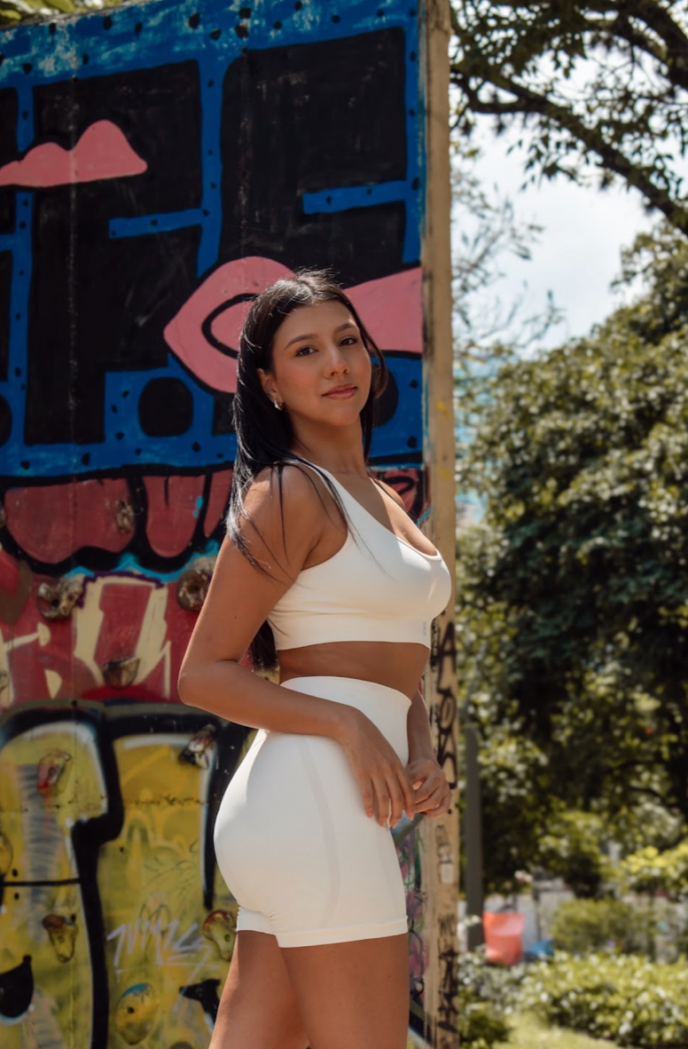 Set Short Esencia Whisper White